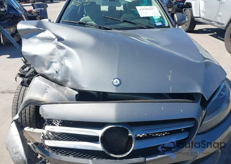 2015 Mercedes-Benz C 300 из США, поврежденный, VIN 55SWF4JBXFU095675